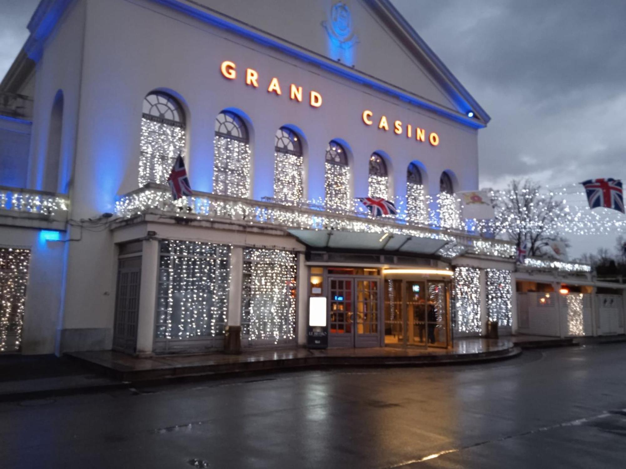 Au Charme Du Lac Espace Bien Etre Et Piscine Chauffe Proche Parc Et Restaurant Du Casino フォルジュ・レゾー エクステリア 写真